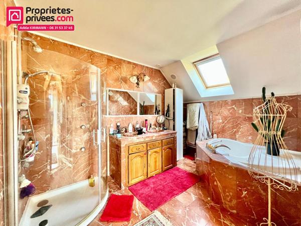 Maison familiale avec piscine et vue panoramique - 01550 Farges - 938'000