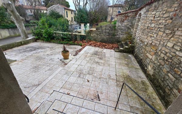 Maison à vendre    8 pièces •  Barjac