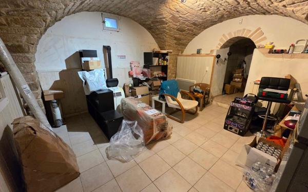 Maison à vendre    8 pièces •  Barjac