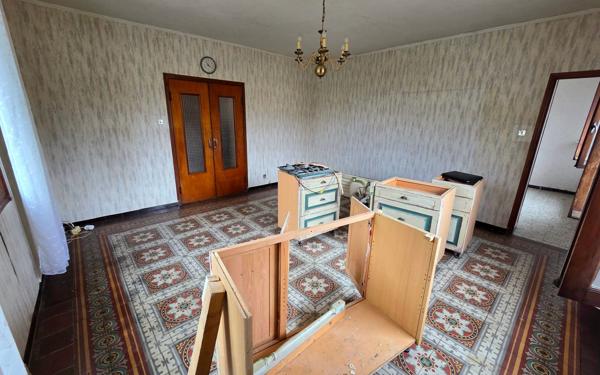 Maison à vendre    8 pièces •  Barjac