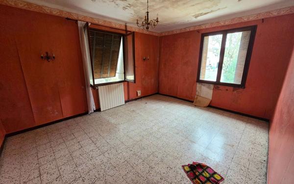 Maison à vendre    8 pièces •  Barjac