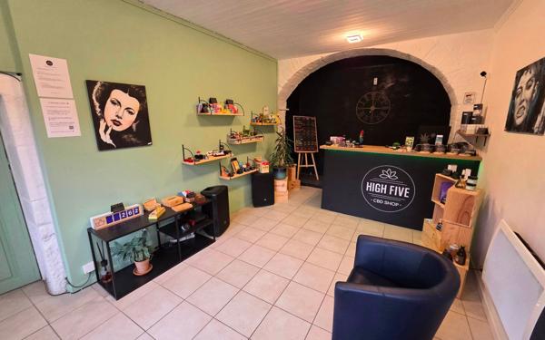 Maison à vendre    8 pièces •  Barjac