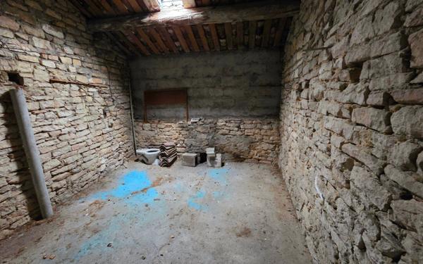 Maison à vendre    8 pièces •  Barjac