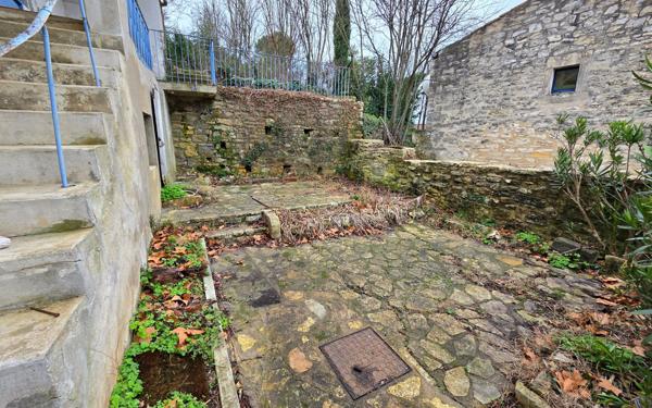 Maison à vendre    8 pièces •  Barjac