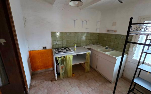 Maison à vendre    8 pièces •  Barjac