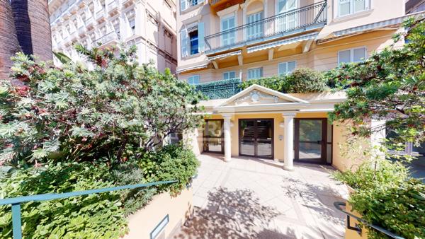 NICE - PROMENADE DES ANGLAIS : LOCAL PROFESSIONNEL DE 208 M²