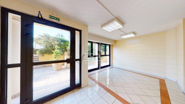NICE - PROMENADE DES ANGLAIS : LOCAL PROFESSIONNEL DE 208 M²