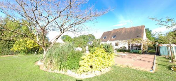 Envie d’espace, de lumière et de nature à seulement quelques minutes de Tours ? Cette maison est faite pour vous.