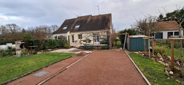 Envie d’espace, de lumière et de nature à seulement quelques minutes de Tours ? Cette maison est faite pour vous.