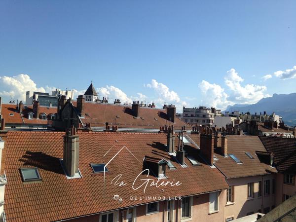 TROIS CHAMBRES DE BONNE HYPER CENTRE GRENOBLE