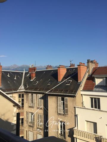 TROIS CHAMBRES DE BONNE HYPER CENTRE GRENOBLE