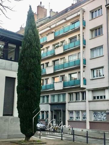 TROIS CHAMBRES DE BONNE HYPER CENTRE GRENOBLE