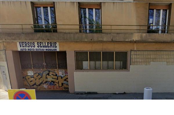 LOCAL COMMERCIAL 240 m² PLACE SAINT BRUNO