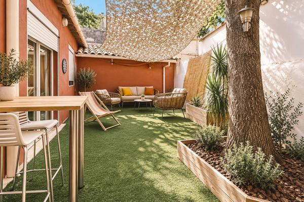 Immeuble de rapport – 3 appartements, jardin, terrasse et 2 garages – Marseille 4e