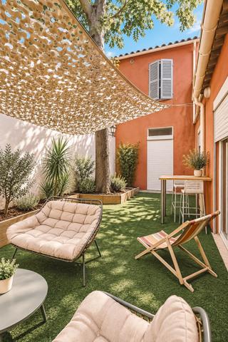 Immeuble de rapport – 3 appartements, jardin, terrasse et 2 garages – Marseille 4e