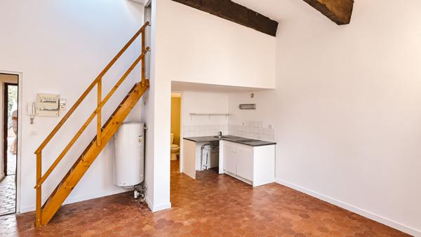 Immeuble de rapport – 3 appartements, jardin, terrasse et 2 garages – Marseille 4e