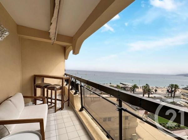 Appartement T2 à vendre  2 pièces - 38 m 2   FREJUS  - 83