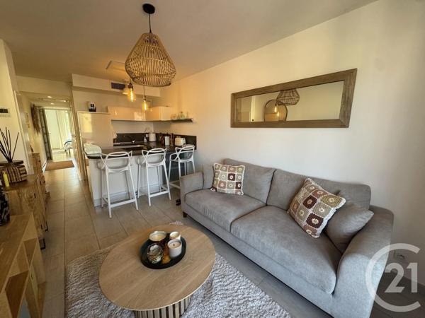 Appartement T2 à vendre  2 pièces - 38 m 2   FREJUS  - 83
