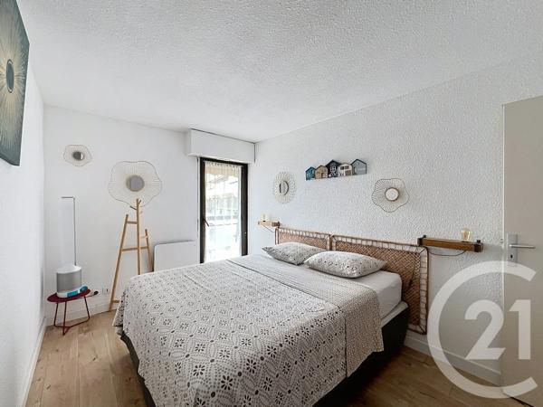 Appartement T2 à vendre  2 pièces - 38 m 2   FREJUS  - 83
