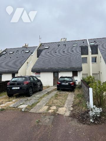 LA TURBALLE, Dans copropriété des années 1982 , 3 pièces en duplex face Mer sur terrasse. Garage. 