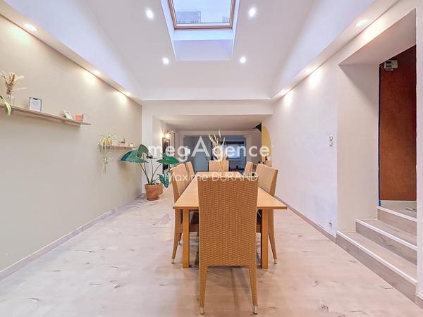 Maison à LES LANDES-GENUSSON, 85130 - 6 pièces 142m²