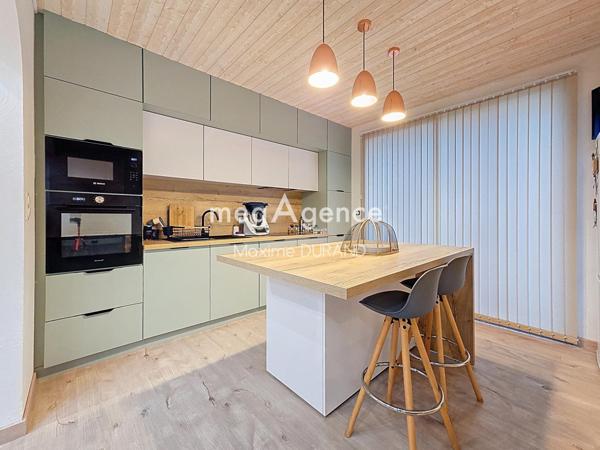 Maison à LES LANDES-GENUSSON, 85130 - 6 pièces 142m²