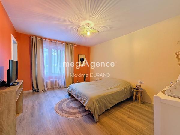 Maison à LES LANDES-GENUSSON, 85130 - 6 pièces 142m²