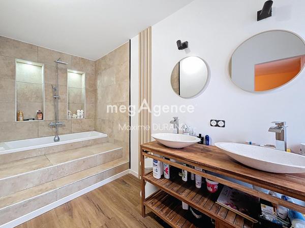 Maison à LES LANDES-GENUSSON, 85130 - 6 pièces 142m²