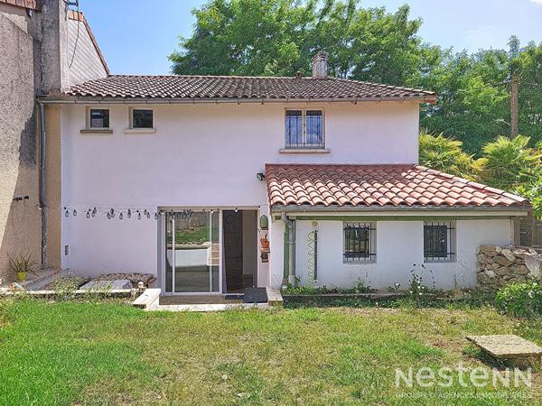 A Vendre Maison de ville en pierre avec deux chambres, terrasse et jardin au centre d'Eauze