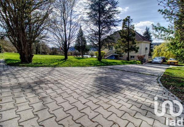 Maison traditionnelle 8 pièces de 158 m² à Couilly-Pont-aux-Dames (77860)