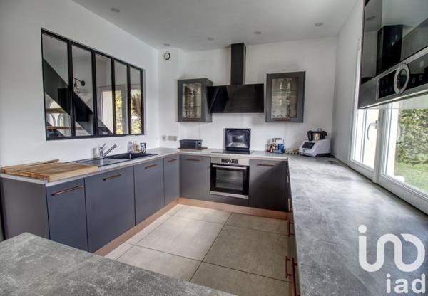 Maison traditionnelle 8 pièces de 158 m² à Couilly-Pont-aux-Dames (77860)