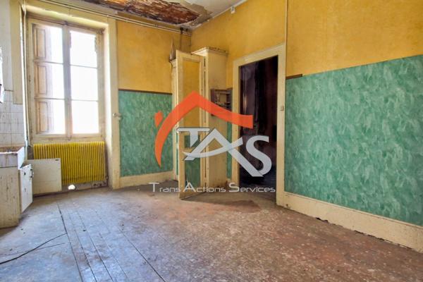 Vente                                                      Appartement
                        
                     5 pièces                      83 m2                     à Saint-Chamond
