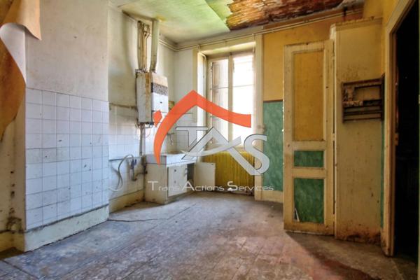Vente                                                      Appartement
                        
                     5 pièces                      83 m2                     à Saint-Chamond