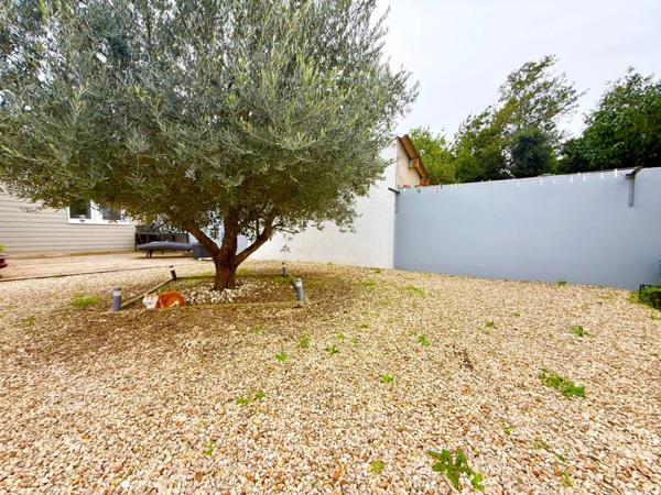 Maison à vendre PLAIN-PIED SOYAUX Bourg jardin garage