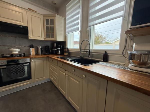 Maison à vendre PLAIN-PIED SOYAUX Bourg jardin garage