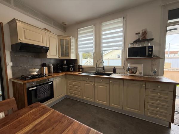 Maison à vendre PLAIN-PIED SOYAUX Bourg jardin garage