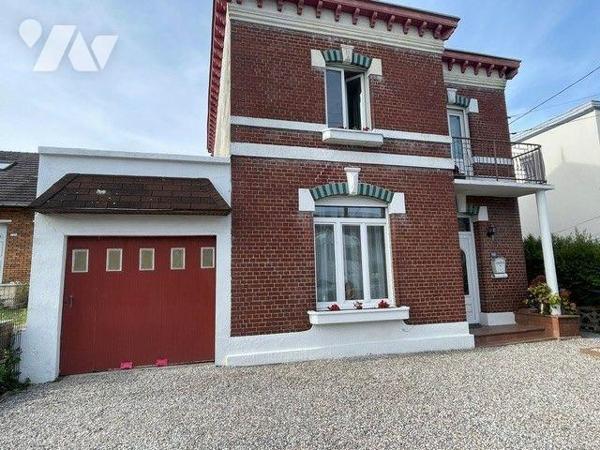 A VENDRE:  maison de ville de 129 m² habitables, située à Divion (62), sur une belle parcelle d...