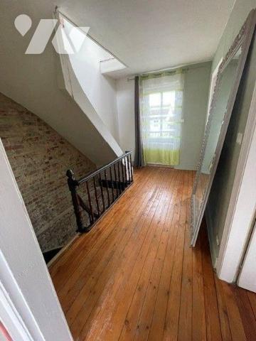 A VENDRE:  maison de ville de 129 m² habitables, située à Divion (62), sur une belle parcelle d...