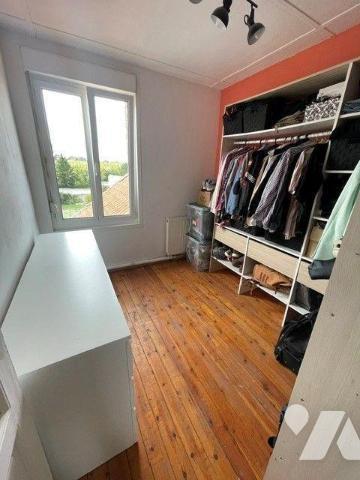 A VENDRE:  maison de ville de 129 m² habitables, située à Divion (62), sur une belle parcelle d...