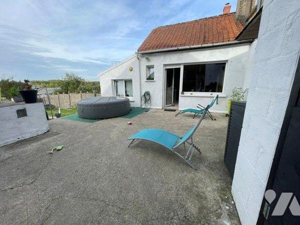 A VENDRE:  maison de ville de 129 m² habitables, située à Divion (62), sur une belle parcelle d...