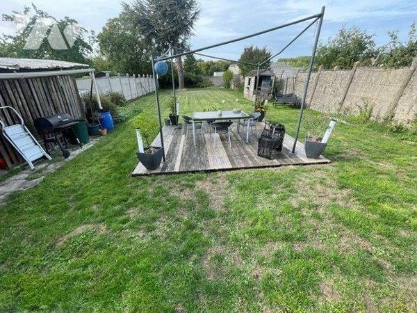 A VENDRE:  maison de ville de 129 m² habitables, située à Divion (62), sur une belle parcelle d...