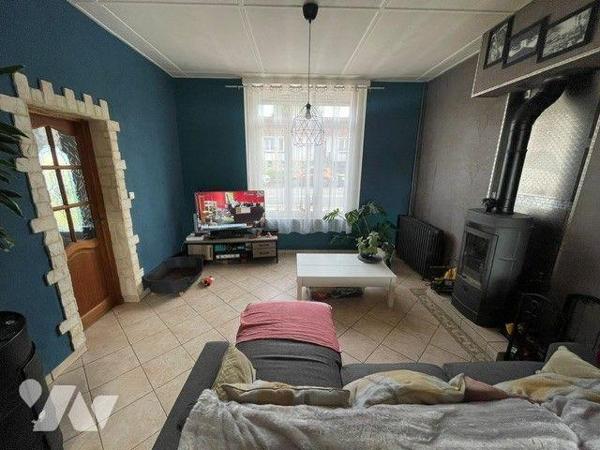 A VENDRE:  maison de ville de 129 m² habitables, située à Divion (62), sur une belle parcelle d...