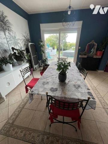 A VENDRE:  maison de ville de 129 m² habitables, située à Divion (62), sur une belle parcelle d...