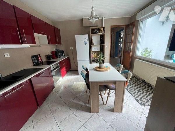 A VENDRE:  maison de ville de 129 m² habitables, située à Divion (62), sur une belle parcelle d...