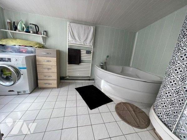 A VENDRE:  maison de ville de 129 m² habitables, située à Divion (62), sur une belle parcelle d...