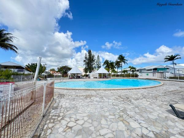 EXCLUSIVITÉ – A VENDRE APPARTEMENT MEUBLE, PIED A TERRE IDEAL A SAINT FRANCOIS