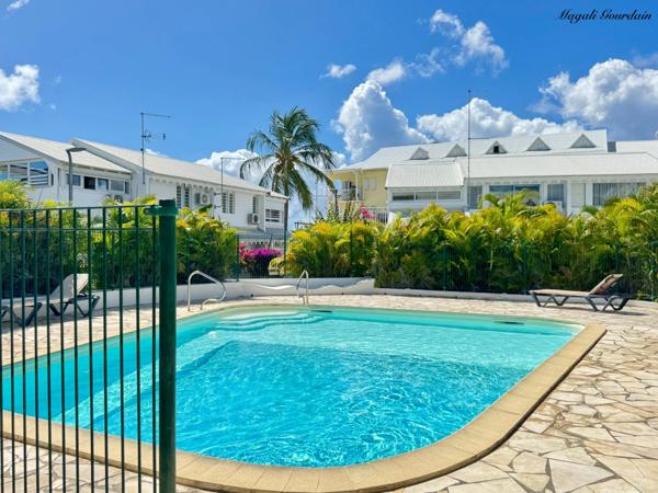 EXCLUSIVITÉ – A VENDRE APPARTEMENT MEUBLE, PIED A TERRE IDEAL A SAINT FRANCOIS