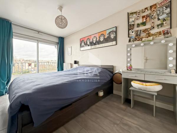 Appartement Montreuil 3 pièce(s) 65.57 m2 avec balcon, cave et parking