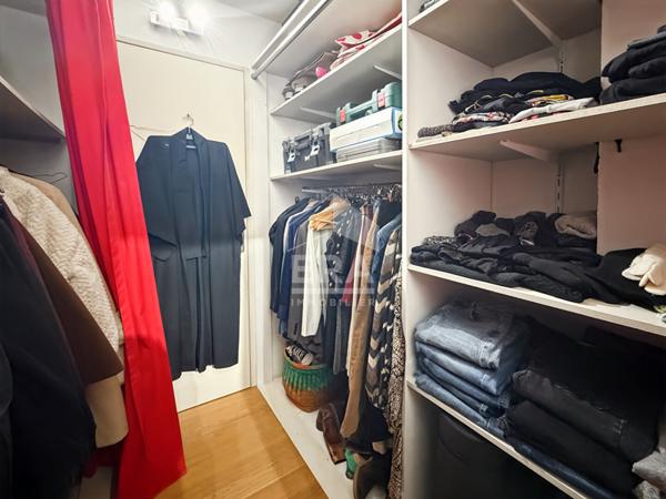 Appartement Montreuil 3 pièce(s) 65.57 m2 avec balcon, cave et parking