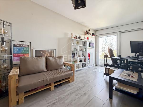 Appartement Montreuil 3 pièce(s) 65.57 m2 avec balcon, cave et parking